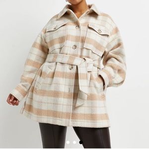 River island plaid Shacket size 18 brand new with tags I forgot to take off.